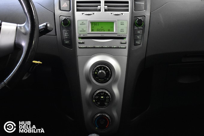 TOYOTA Yaris 1.0 5 porte Sol